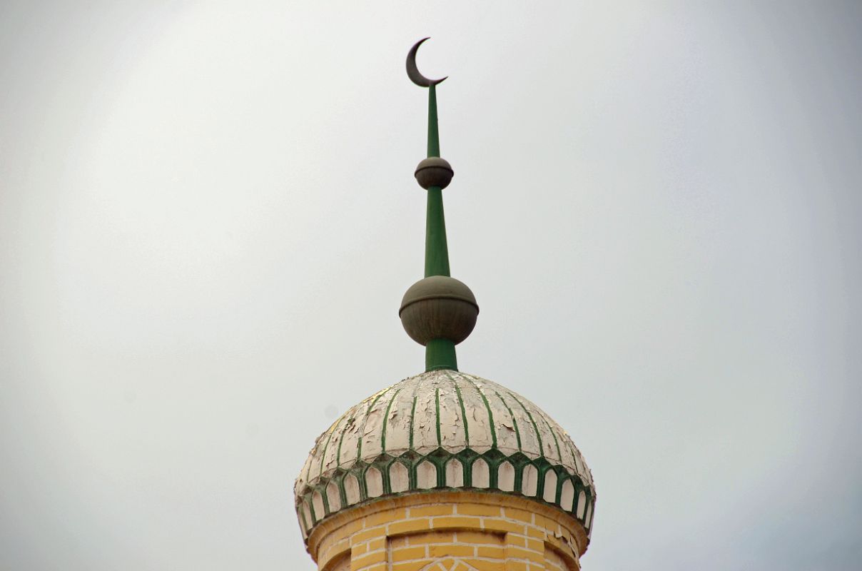 05 Kashgar Id Kah Mosque Minaret Top Close Up With Crescent Moon